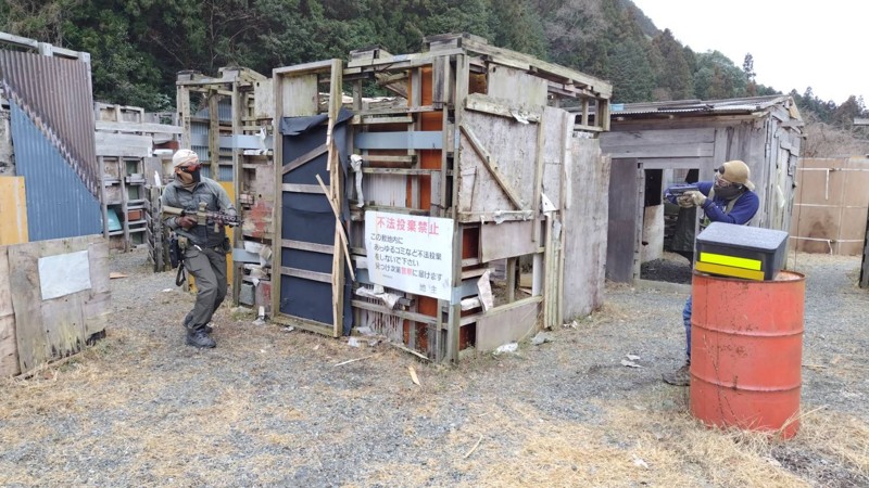 小屋型のバリケードが特徴です