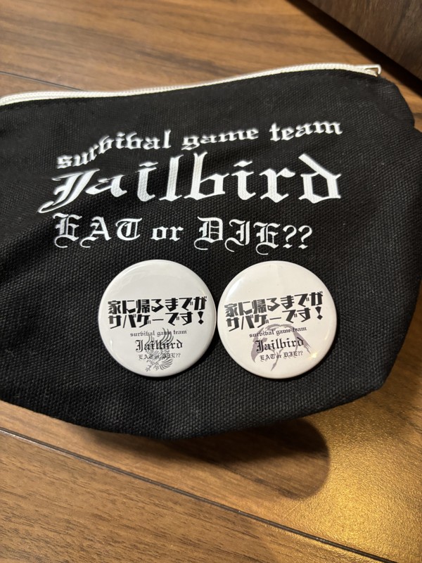 缶バッジ配ってます(^^)